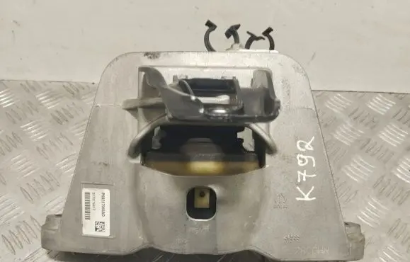 Chrysler Pacifica Gearbox mount P68237966AD