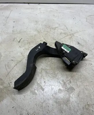 Volkswagen PASSAT B5.5 Accelerator throttle pedal 8D1721523E
