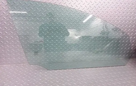 Volvo V50 Front door window glass four-door 30762392