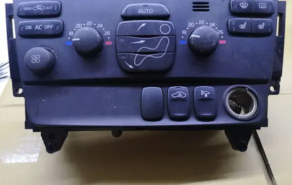 Volvo XC70 Climate control unit 30746022