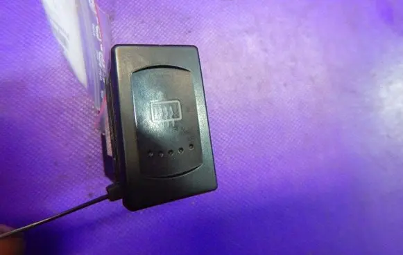 Volkswagen PASSAT B5 Windscreen/window heater switch 