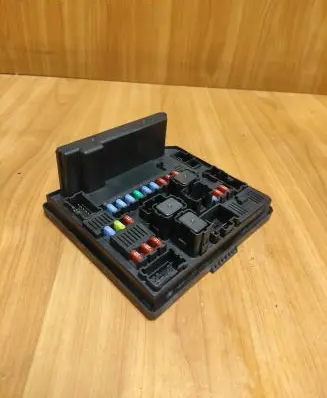 Nissan Qashqai Fuse module 519228324 1018798510
