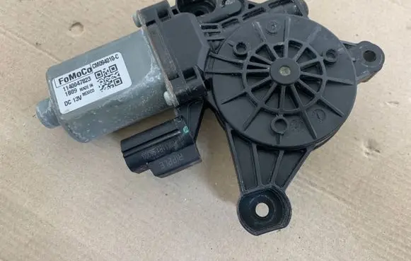 Ford Mustang V Front door window regulator motor