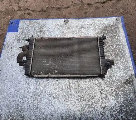 Opel Zafira B Coolant radiator 13143570