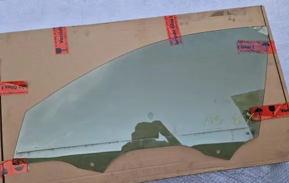 Audi A3 8Y Front door window glass four-door 8Y0845201A