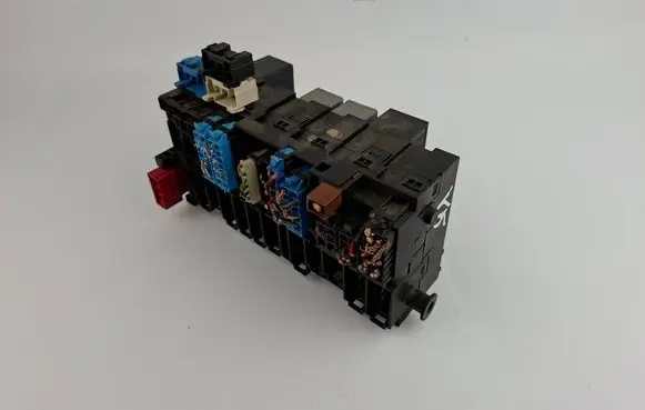 Volkswagen Polo III 6N 6N2 6NF Fuse box set 357937039