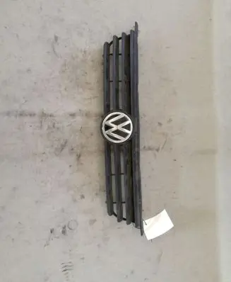 Volkswagen PASSAT B4 Front bumper upper radiator grill 3A0853653B