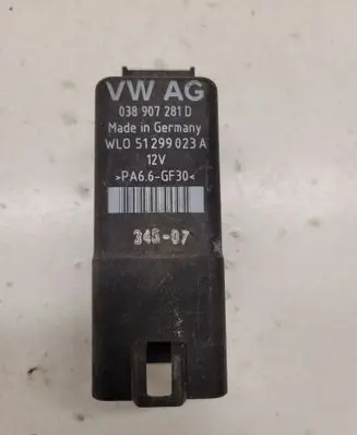 Volkswagen PASSAT B6 Coolant fan relay 038907281D