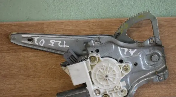 Toyota Avensis T250 Rear door window regulator with motor 992045100