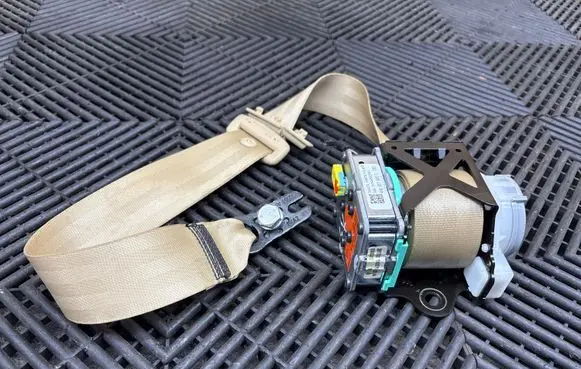 Audi A8 S8 D4 4H Rear seatbelt 4H0857805E