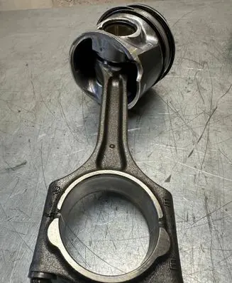 Volvo XC60 Piston with connecting rod 81L123