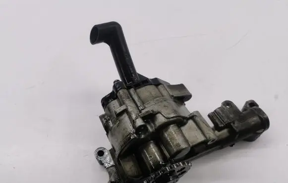 Mercedes-Benz B W245 Oil pump 6401810401