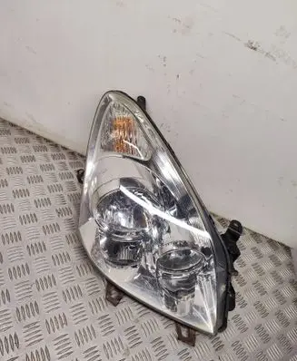 Toyota Corolla Verso AR10 Headlight/headlamp P7105R