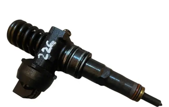 Volkswagen Golf V Fuel injector 038130073AG