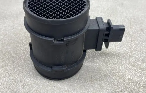 Opel Zafira B Mass air flow meter 55561301