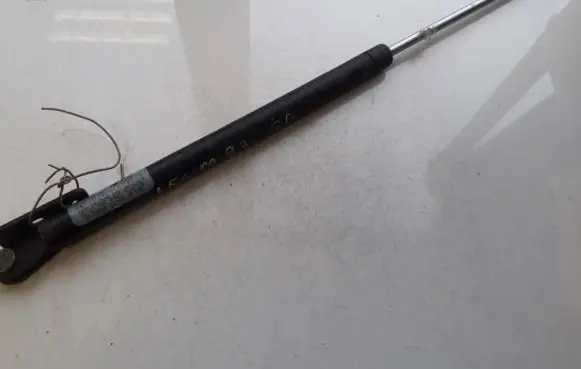 Mazda 121 Tailgate/trunk strut/damper