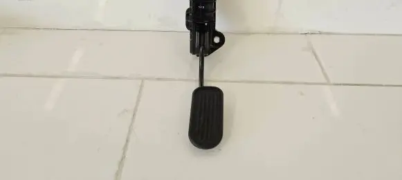 Toyota Hilux (AN10, AN20, AN30) Accelerator throttle pedal 781200K010 VN1988003140