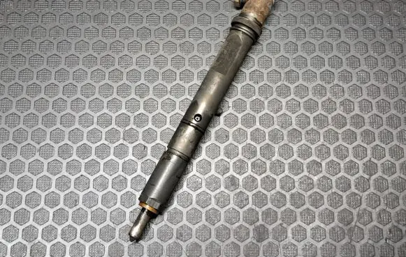 Audi A6 S6 C5 4B Fuel injector 059130201G 0432133786