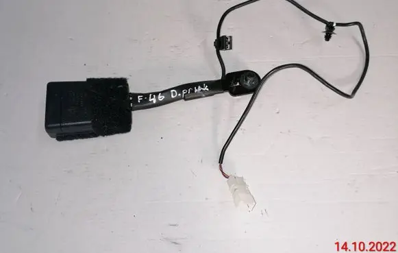BMW 2 F46 Front seatbelt buckle 7313299