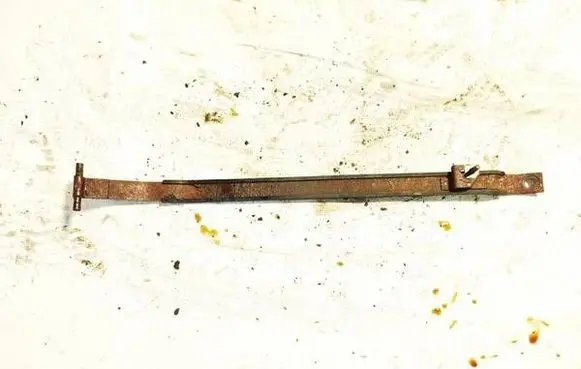 Fuel tank mounting bracket