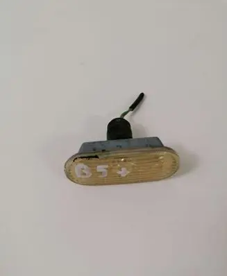 Volkswagen PASSAT B5.5 Front fender indicator light 1J5949117