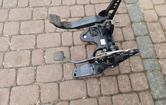 Opel Zafira C Pedal assembly 13407026