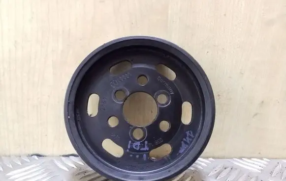 Volkswagen Golf IV Power steering pump pulley 038145255B