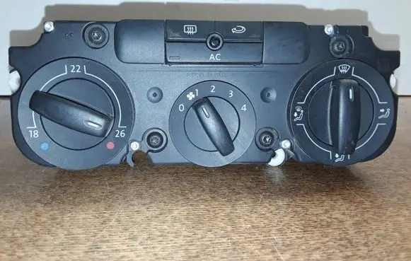 Volkswagen Jetta V Climate control unit 537011CF