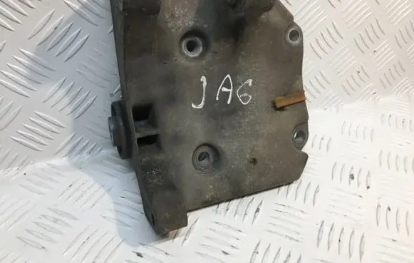 Jaguar XJ X308 Engine mount bracket NCA8300