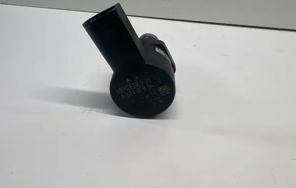 Mercedes-Benz E W211 Fuel pressure regulator A6110780449 0281002494