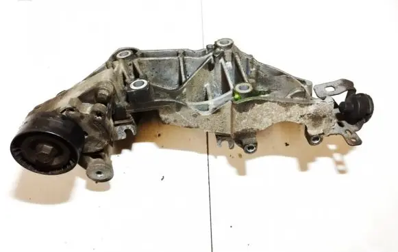 Nissan Qashqai Engine mounting bracket 8200527320c