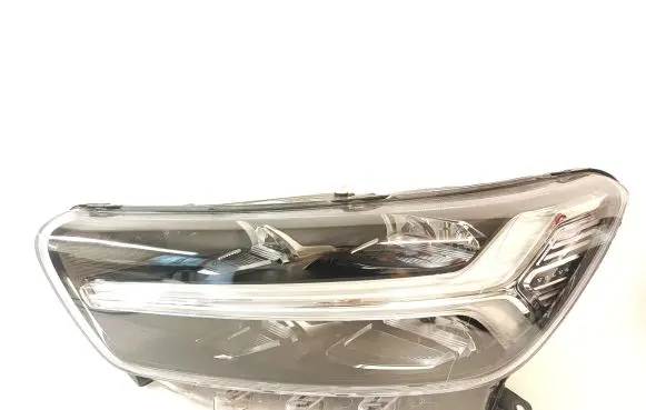 Volvo XC40 Headlight/headlamp 31446780