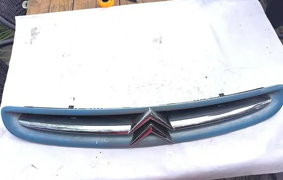 Citroen Xsara Picasso Front grill 9632099177