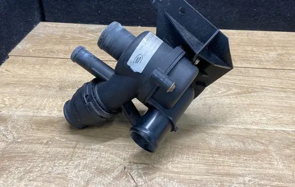 Land Rover Range Rover Sport L494 Engine coolant pipe/hose FPLA8575CB