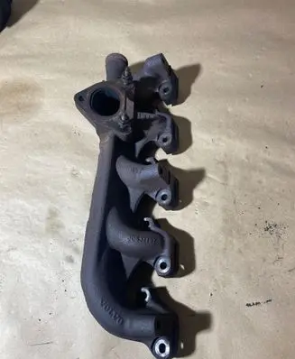 Volvo V70 Exhaust manifold 30637797