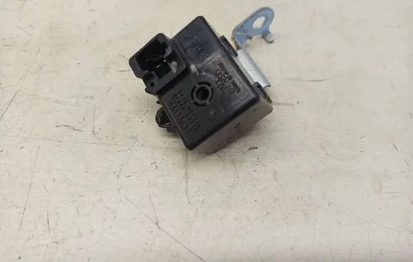Toyota Avensis T250 Other relay 8665013010 0689003570