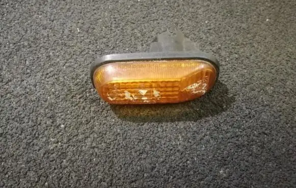 Front fender indicator light