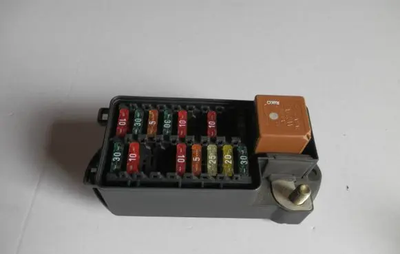 Jaguar XK8 - XKR Fuse module LJC2800CA
