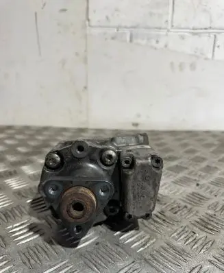 BMW 5 E60 E61 Power steering pump 678084802