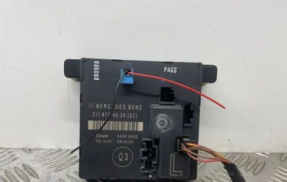 Mercedes-Benz E W211 Door control unit/module 2118704026
