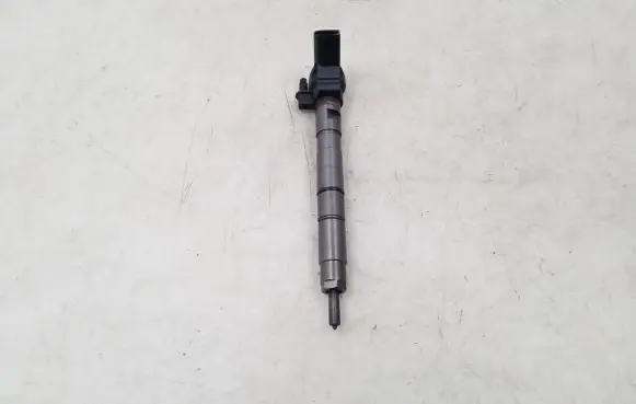 Audi A4 S4 B8 8K Fuel injector 057130277AG