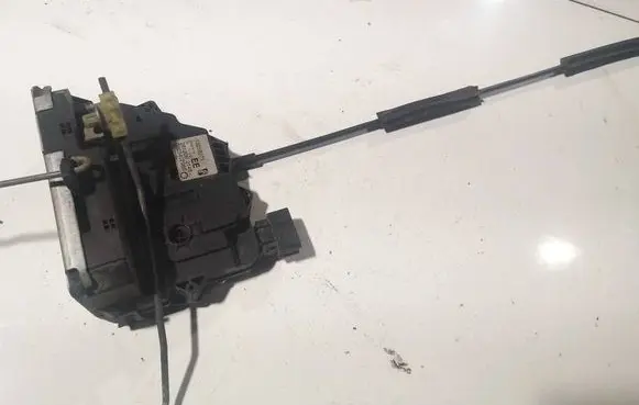 Opel Corsa D Front door lock 13258271