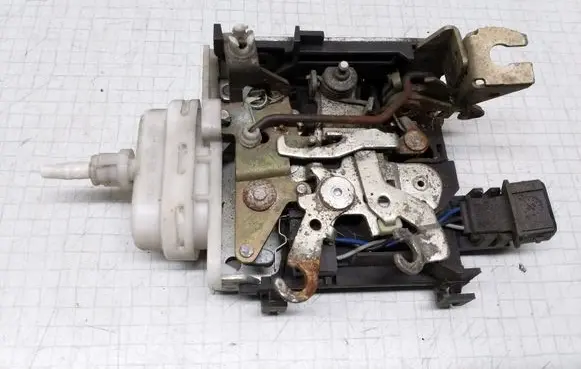 Audi A6 S6 C4 4A Front door lock 4A1837016D