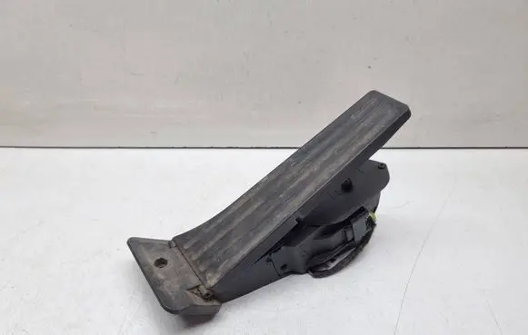BMW 2 F46 Accelerator throttle pedal 68599999 35426859999