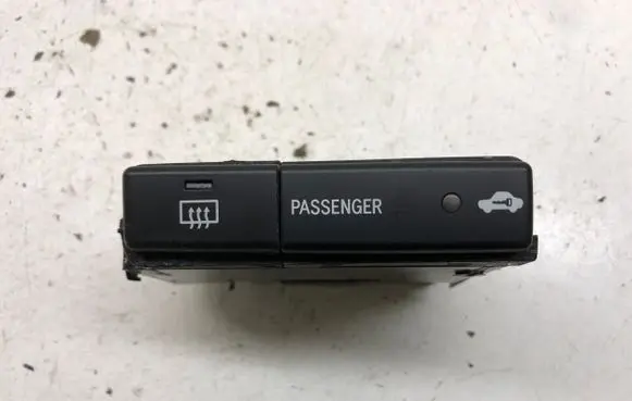 Toyota Avensis T250 Windscreen/window heater switch 8479005130