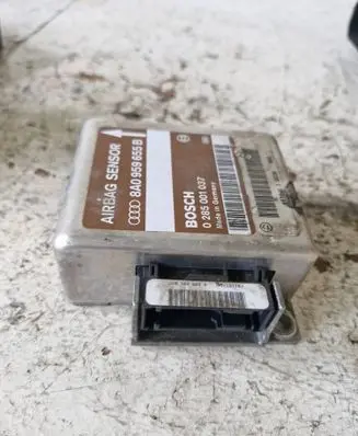 Audi A6 S6 C4 4A Airbag control unit/module 8A0959655B 0285001037 95T04110029