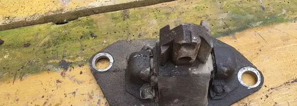 Engine mount bracket