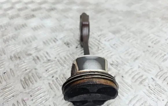 Piston with connecting rod