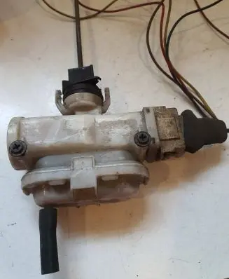 Volkswagen PASSAT B3 Central locking vacuum pump 357862153