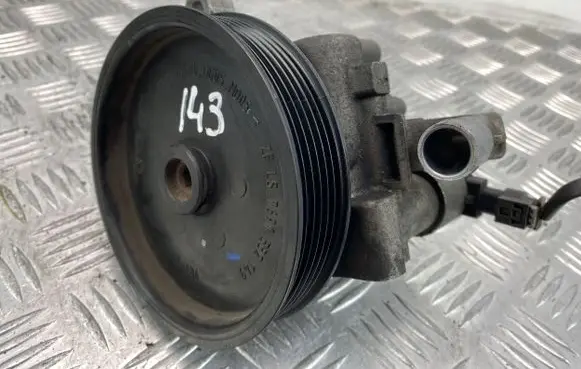 Mercedes-Benz C W204 Power steering pump A0064667501 7693955169 214810104D
